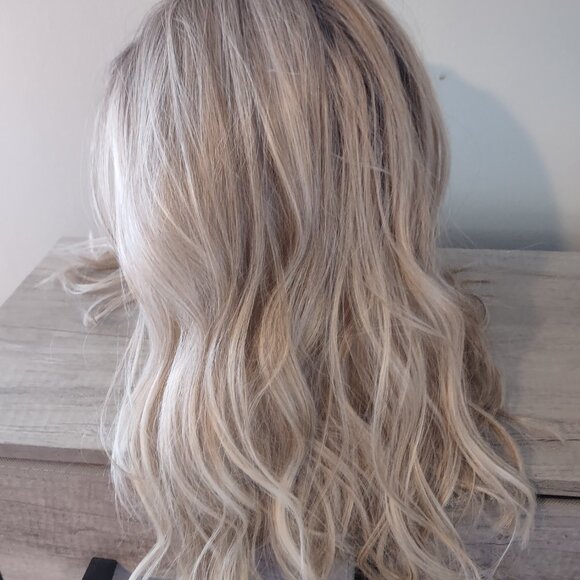 Raquel Welch, Selfie Mode, Shaded Biscuit - Picture 5 of 6